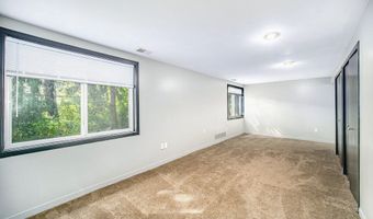 1020 Traver Ct, Ann Arbor, MI 48105
