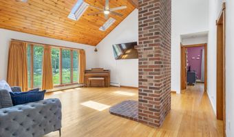 314 Wentworth Rd, Brookfield, NH 03872
