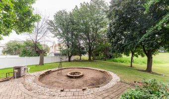 1205 N Scarlet Dr, Addison, IL 60101
