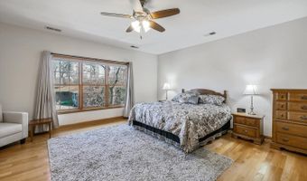 500 E Sherwood Dr, Addison, IL 60101