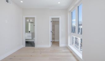 722 KENYON St NW #3, Washington, DC 20010