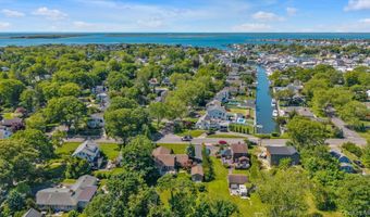 21 Hamilton St, Amityville, NY 11701