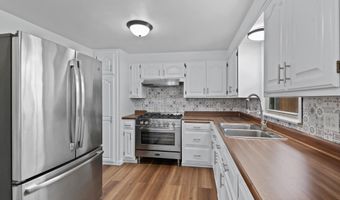 1074 6TH St, Green Bay, WI 54304