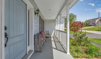 40 Hillview Dr, Bangor, ME 04401