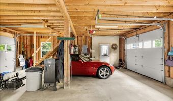 21 Bowling Green Ln, Belfast, ME 04915