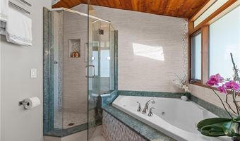 10 Ocean View Dr, Middletown, RI 02842