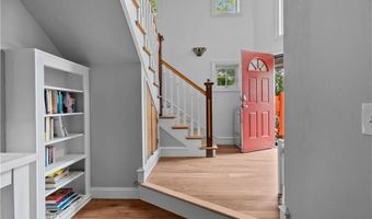 19 Warren Ave 19, Middletown, RI 02842