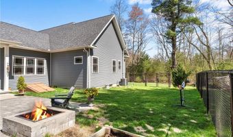 40 Lloyd Bowen Ct, Glocester, RI 02814