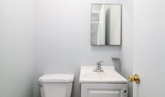 32 Pleasant St, Bethel, CT 06801