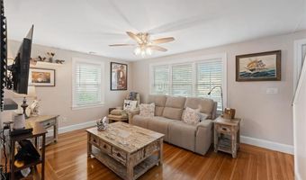 32 Waterman Ave, Johnston, RI 02919