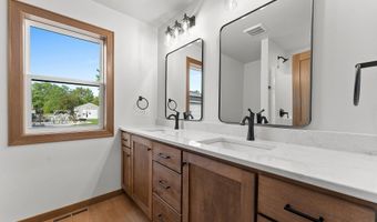 413 CARRIE LYNN Ave, Algoma, WI 54201