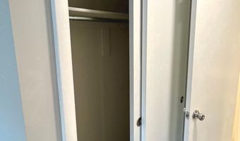 118 ROBERTS Ln 300, Alexandria, VA 22314