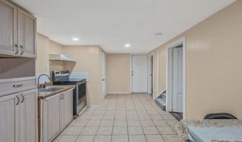 26 Smith St, Amityville, NY 11701