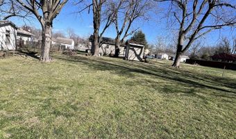 905 S Griffith Ave, Aurora, MO 65605