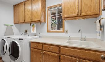 45241 Dillon Dr, Ahwahnee, CA 93601