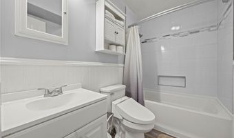 621 Van Oaks Dr, Amherst, OH 44001