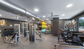 701 N HENRY St 204, Alexandria, VA 22314