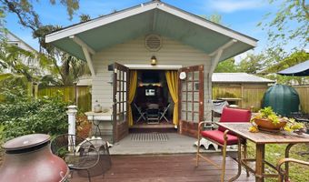 128 4th St, Apalachicola, FL 32320