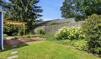 16 Brown Ave, Barrington, RI 02806