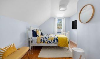 37 Concord Dr, Middletown, RI 02842