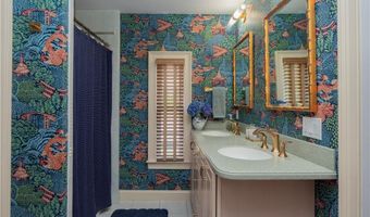 8 Cottage St 2, Newport, RI 02840