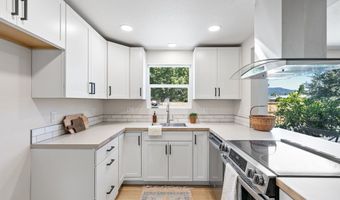 1938 7TH St, Springfield, OR 97477