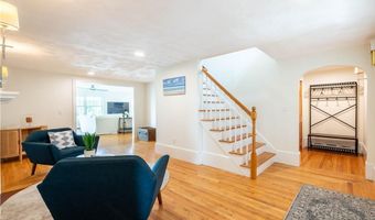 573 Wolcott Ave, Middletown, RI 02842