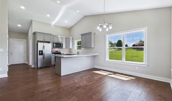 126 Woodland Hills Ct, Alton, IL 62002