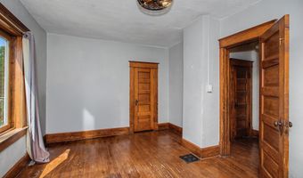 218 E 7th St, Ames, IA 50010