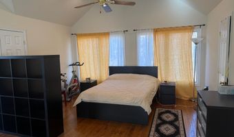 9049 HOLLY LEAF Ln, Bethesda, MD 20817