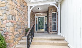5812 HICKORY HOLLOW Ln, Doylestown, PA 18902