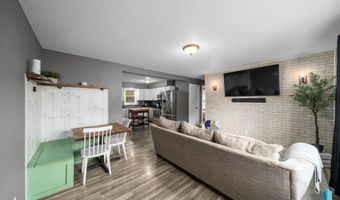 205 S 1st Ave, Brandon, SD 57005