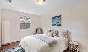 15 Zephyr Ln, Barrington, RI 02806