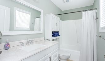 52 Bedlow Ave, Newport, RI 02840