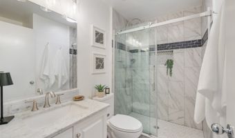 594 Mananai Pl 21T, Honolulu, HI 96818