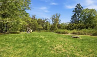17 Wolfpits Rd, Bethel, CT 06801