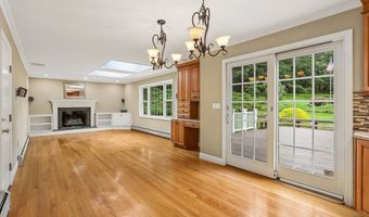 10 Terra Glen Rd, Danbury, CT 06811
