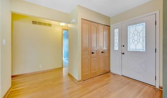 721 Brentwood Ct, Algonquin, IL 60102