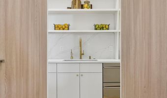 8302 ROBEY Ave, Annandale, VA 22003