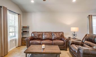 1105 S Fannin St, Alvarado, TX 76009