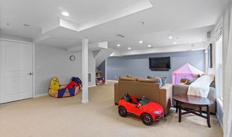 71 Kendall Ct 71, Bedford, MA 01730