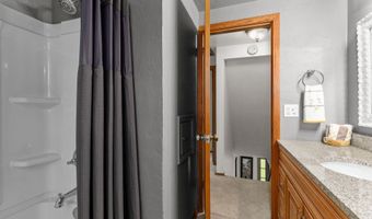 58 CRESTVIEW Dr, Appleton, WI 54915