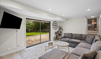 219 W Appletree Ln, Arlington Heights, IL 60004