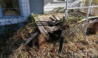 218 Cub Creek Rd, Bakersville, NC 28705