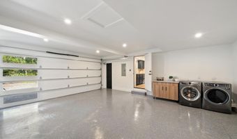 965 Hog Back Rd, Haiku, HI 96708