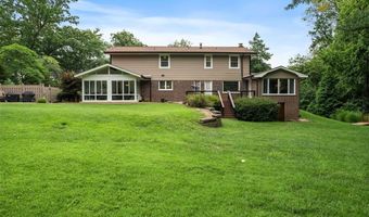 21 Meadowbrook Country Club Est, Ballwin, MO 63011