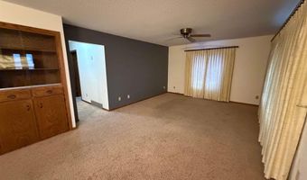 230 E 2nd St, Ashton, IA 51232