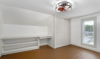 933 S Rinker Ave, Aurora, MO 65605