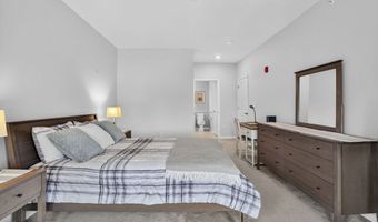1 Francis Dr 405, Andover, MA 01810