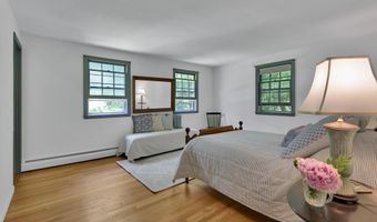 3 Deerfield Dr, Clinton, CT 06413